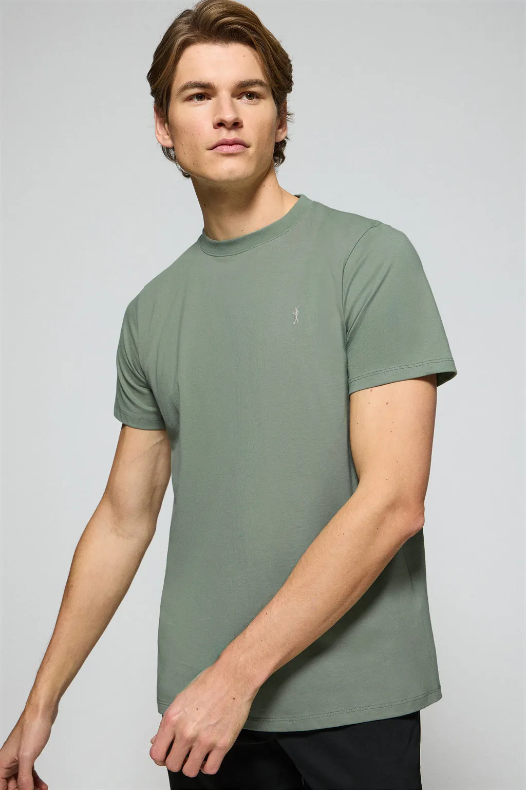Camiseta color verde jade con cuello redondo y logo bordado Rigby Go