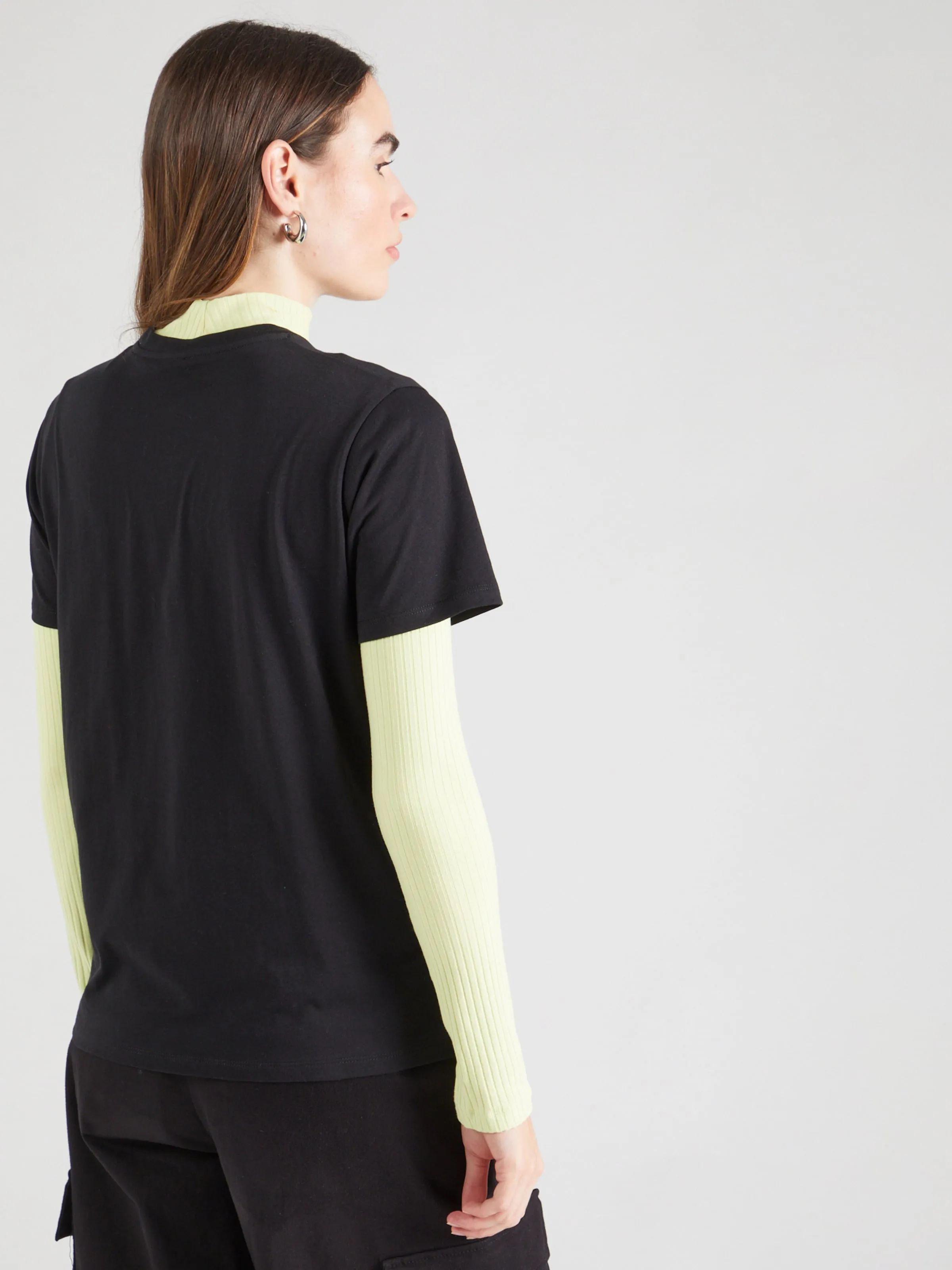 Camiseta 'Puffy Dog' Iriedaily en Negro