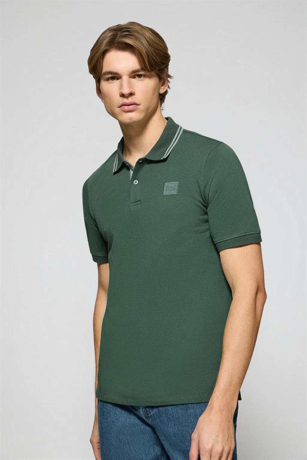 Polo de dos botones en verde con logo Polo Club
