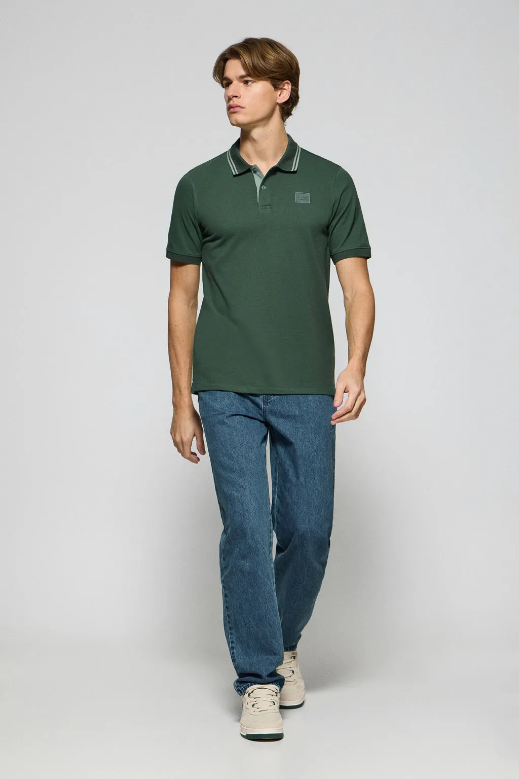 Polo de dos botones en verde con logo Polo Club