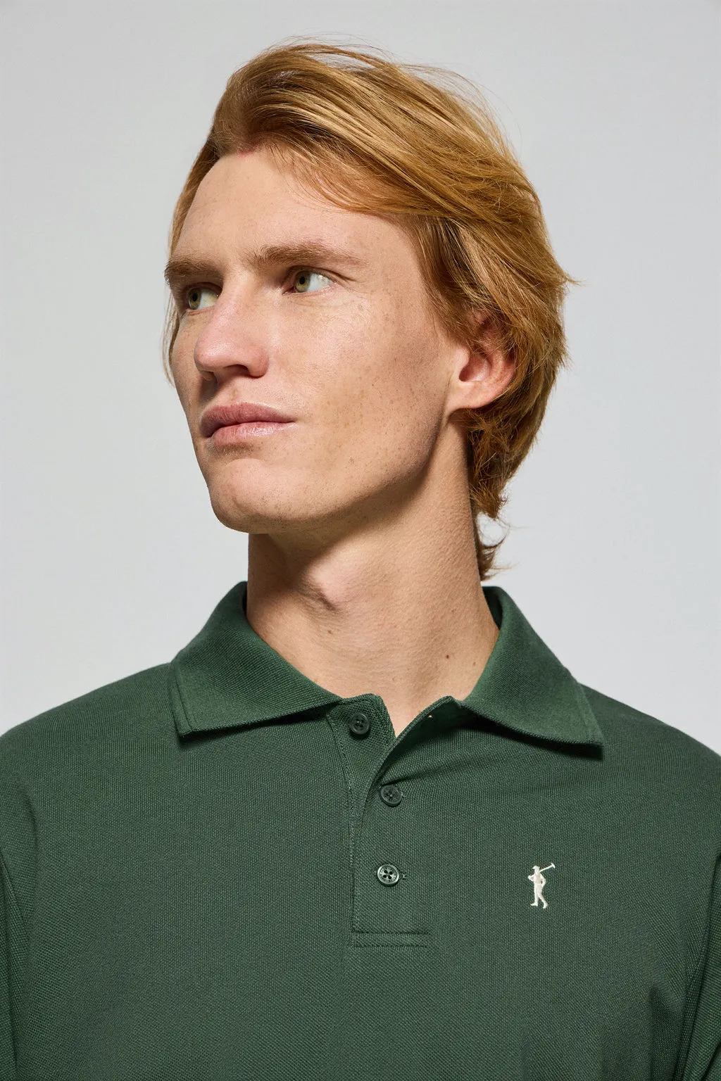 Polo de manga larga de tres botones en verde con logo Rigby Go