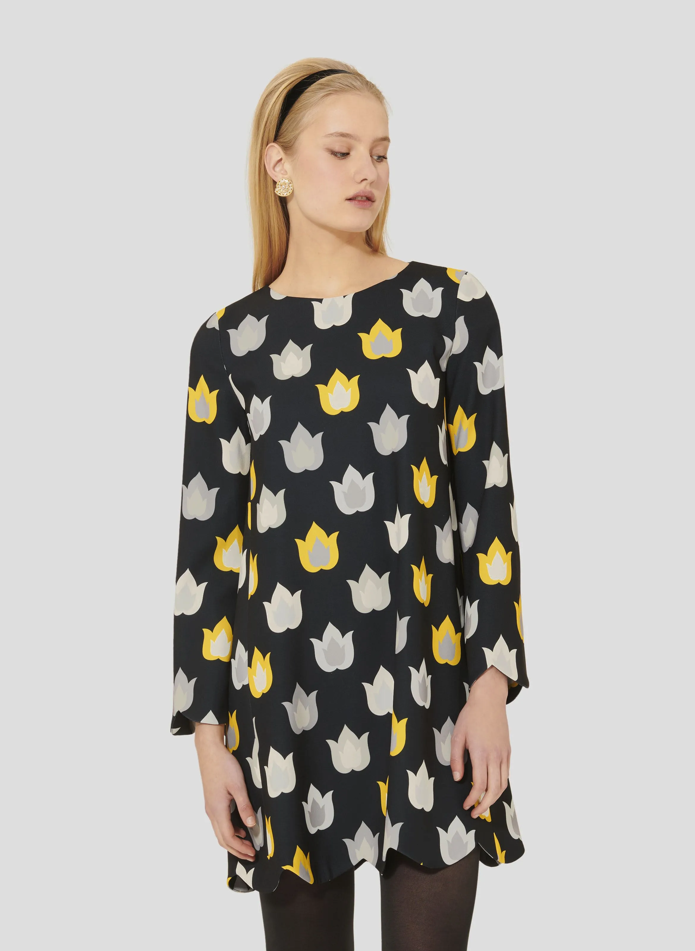 TARA JARMON RUODA  ROBE COURTE COL ROND IMPRIMéE EN GRIS