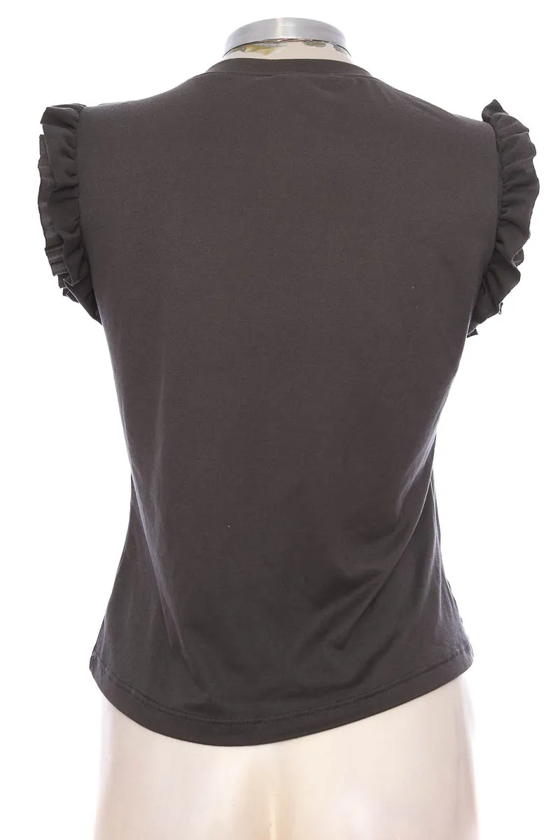 TOP / CAMISETA COLOR GRIS  CLOSEANDO