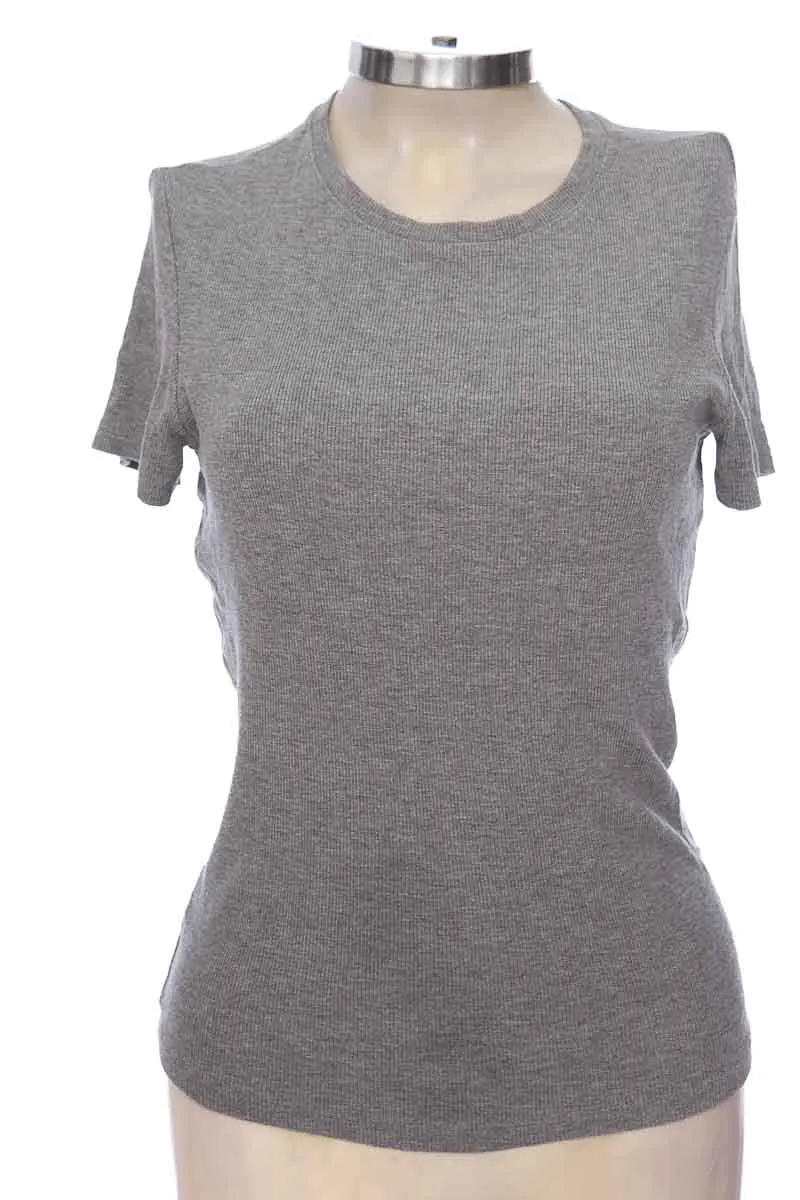 TOP / CAMISETA COLOR GRIS  KOAJ