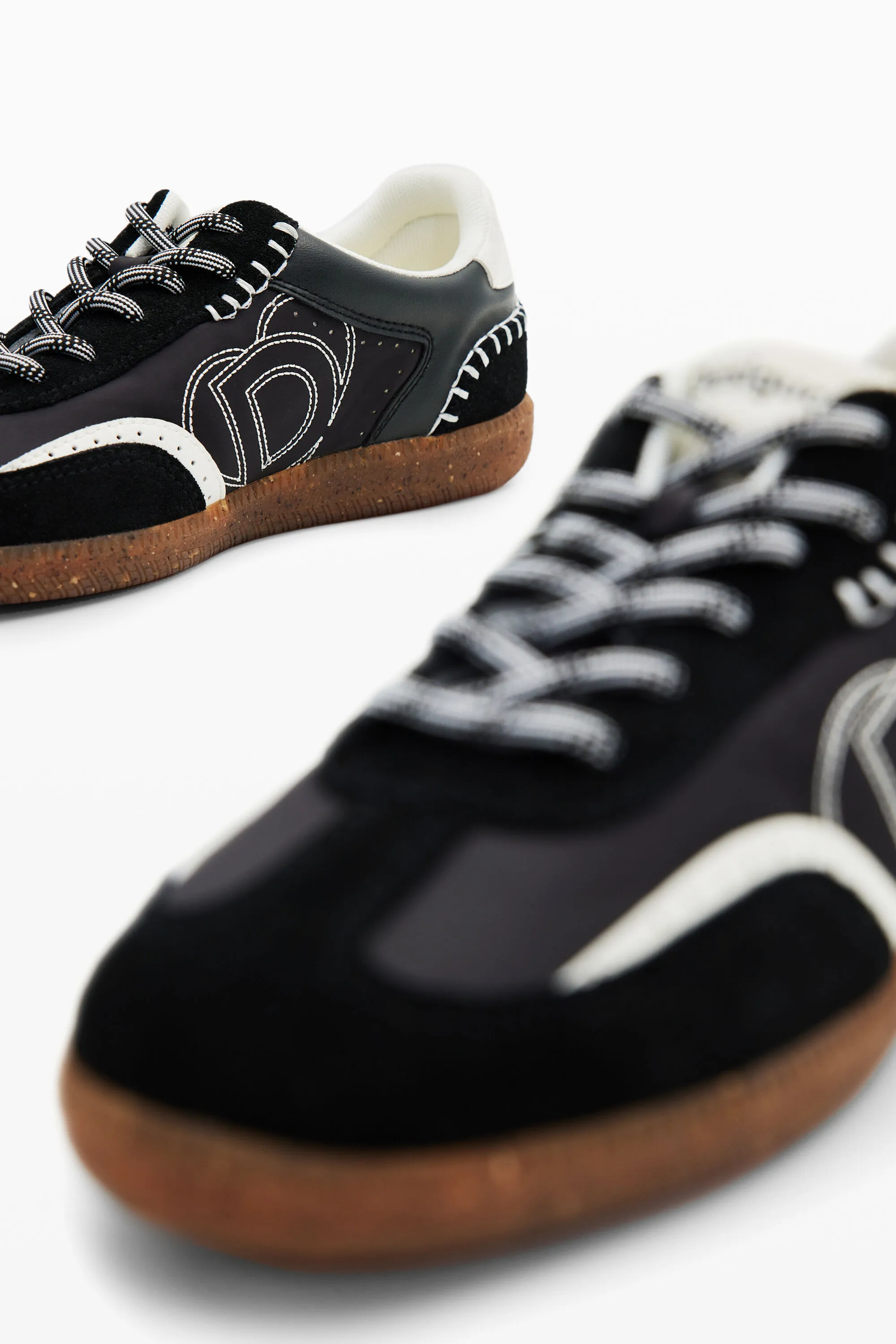 Zapatillas retro serraje